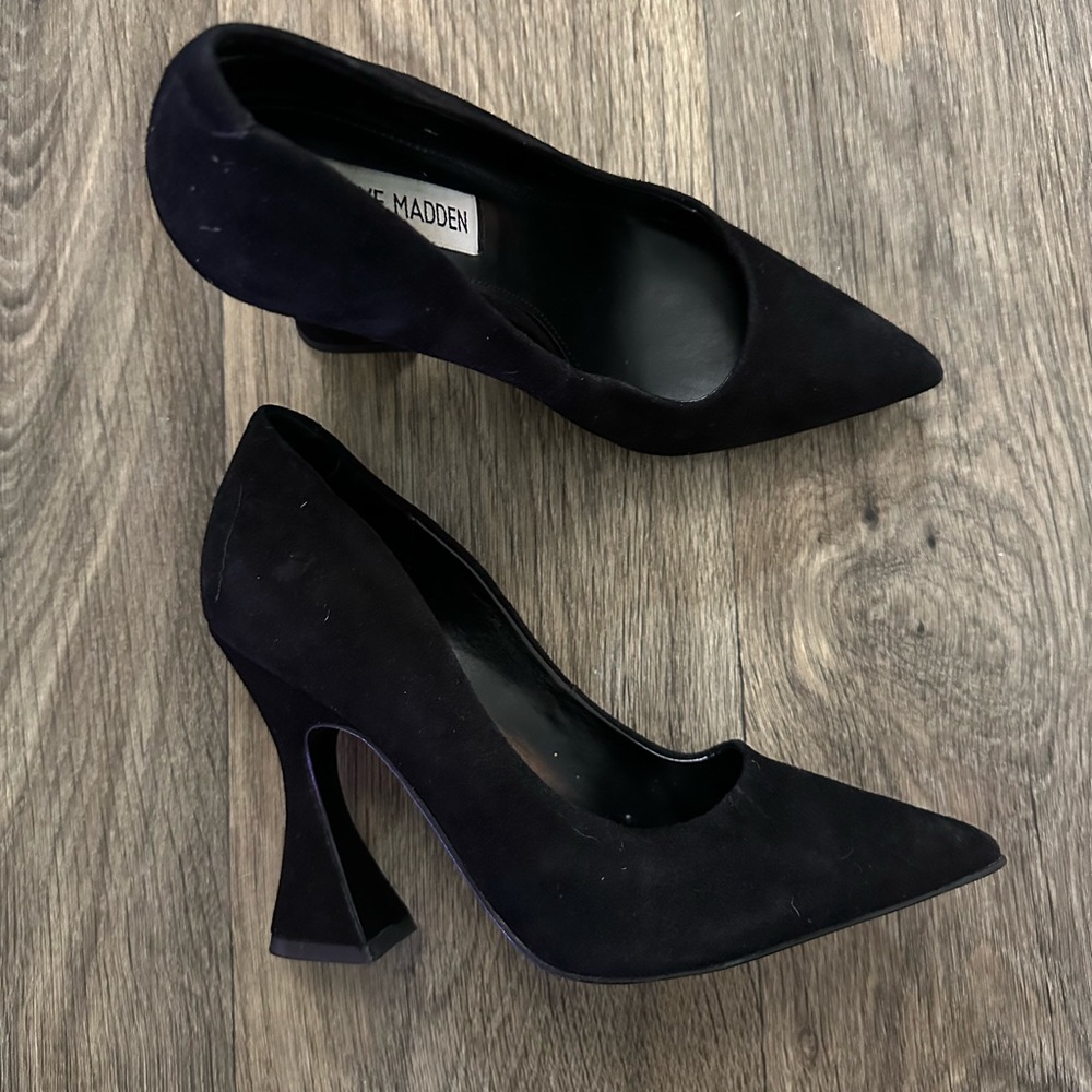 Steve Madden black pointed toe with funky heel